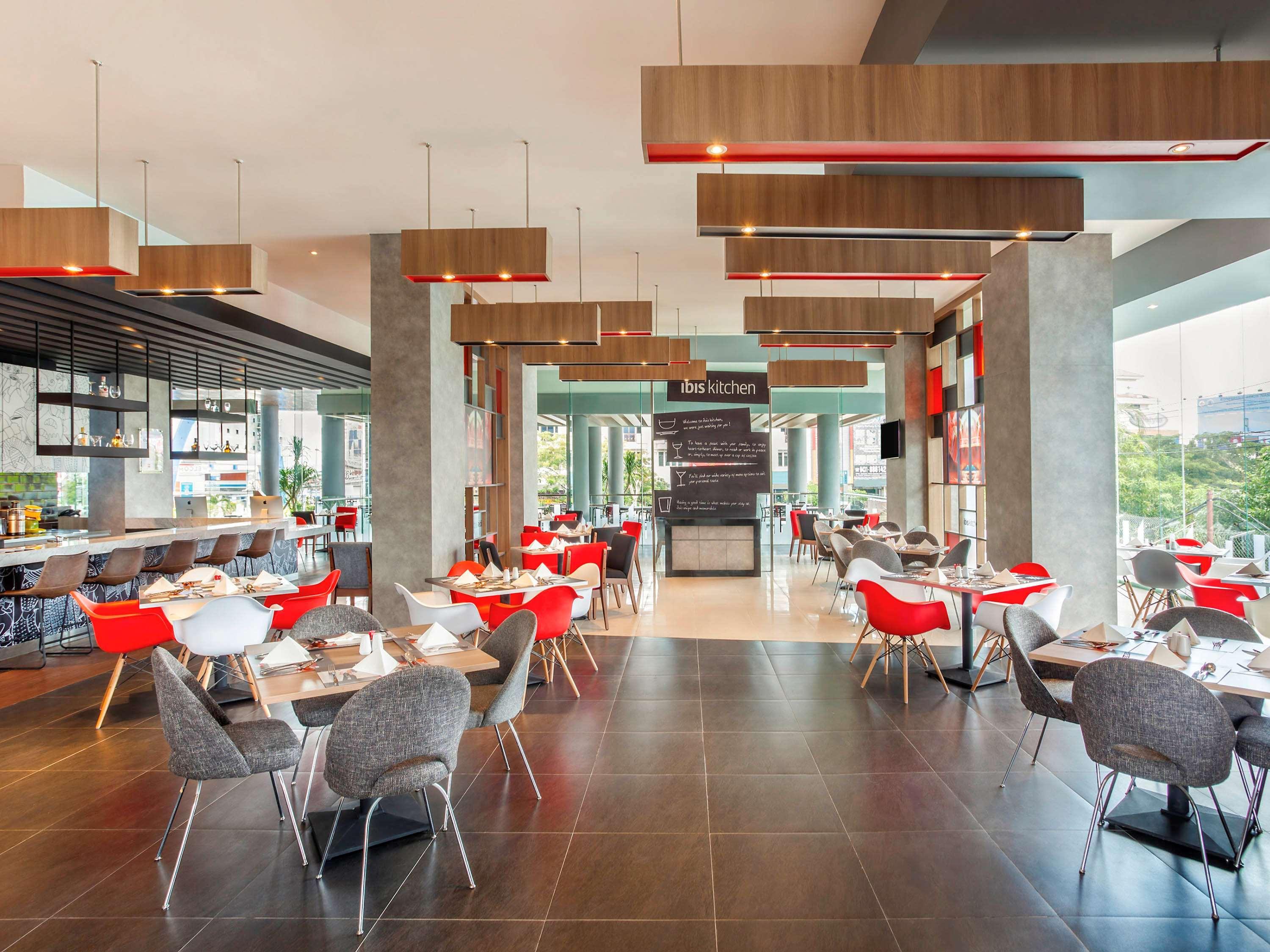 Ibis Manado City Center Boulevard Exterior foto