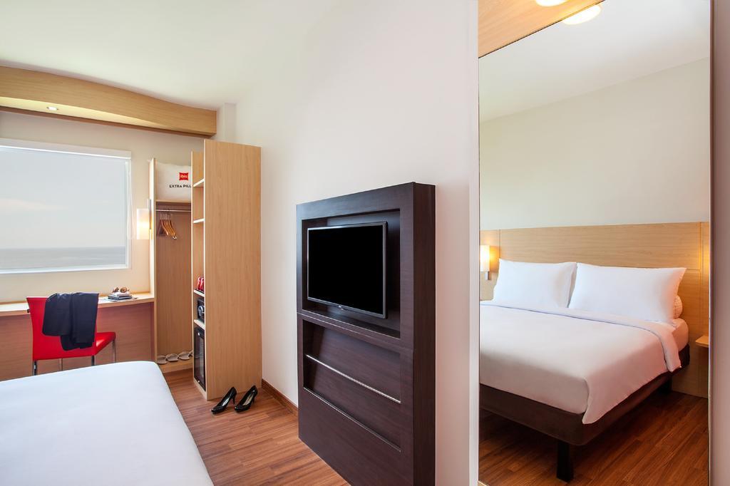 Ibis Manado City Center Boulevard Exterior foto